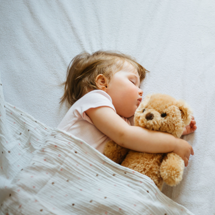 Chaleur et sommeil de bébé : solutions efficaces pour des nuits tranquilles