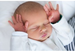 Le réflexe de Moro chez le bébé : de quoi s'agit-il ?