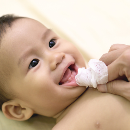 Soulager les poussées dentaires de bébé
